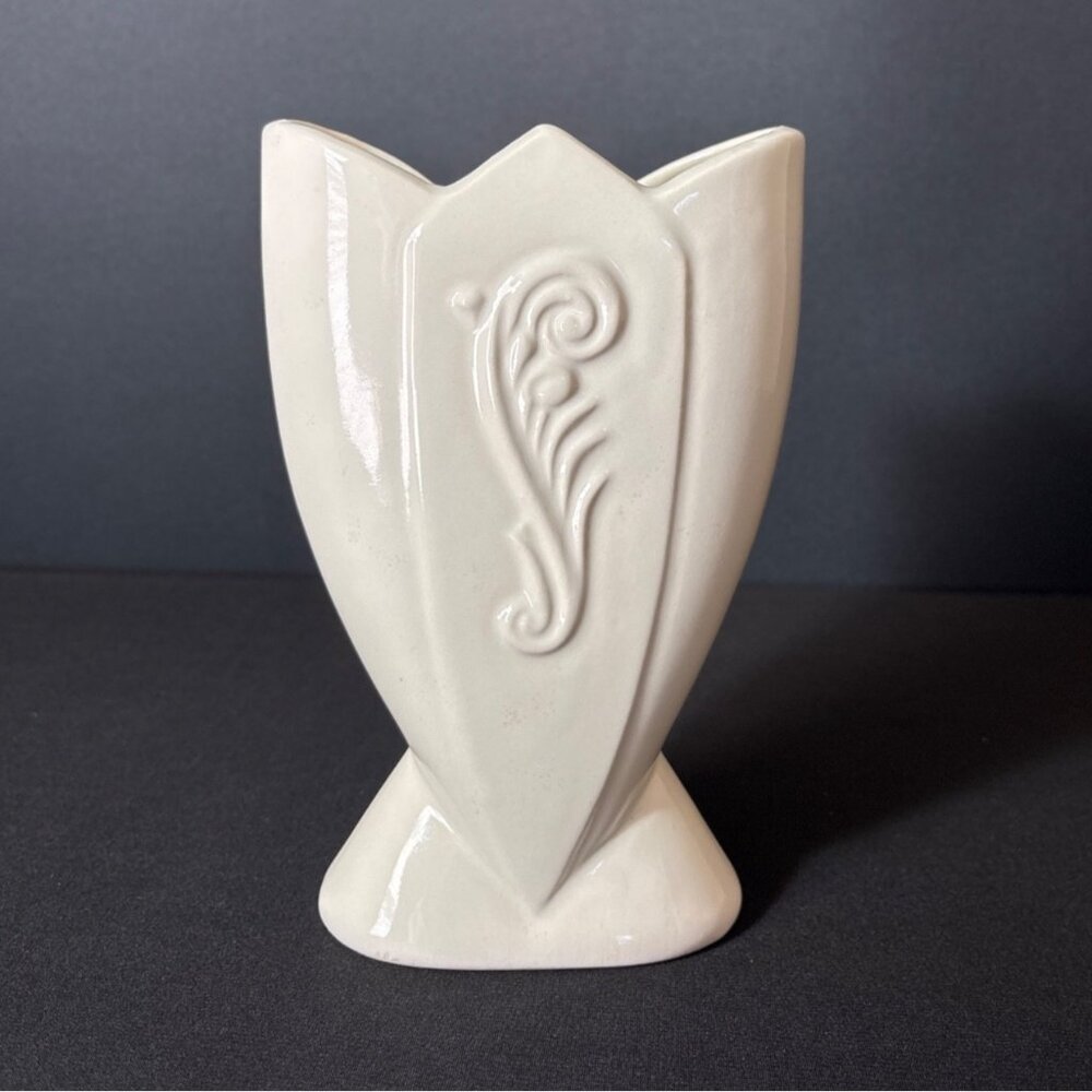 Vintage Fredericksburg Art Deco Pottery Glossy Vase Tulip FiddleHead Fern Motif